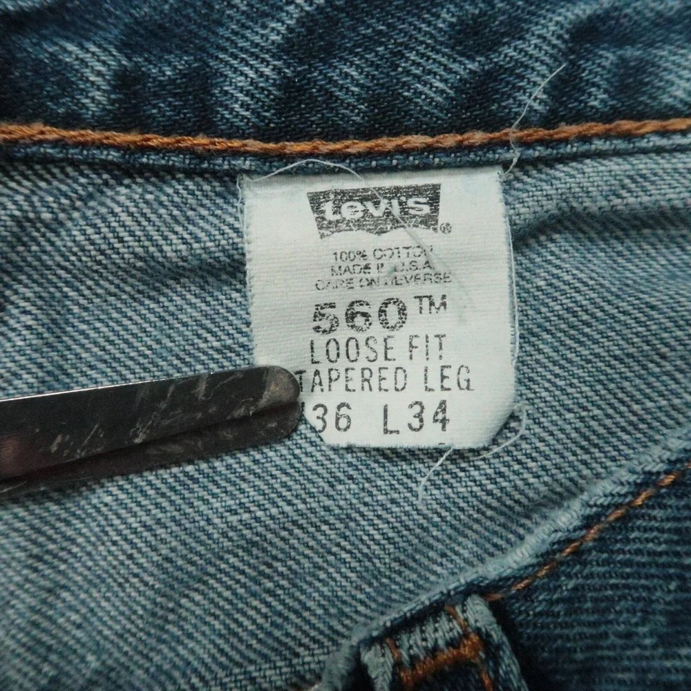 VINTAGE Levis Jeans Mens 34x34 Blue 560 Loose Fit Tapered Leg USA Y2K